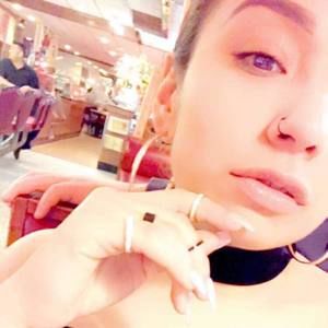 Meet your Posher, Yvette